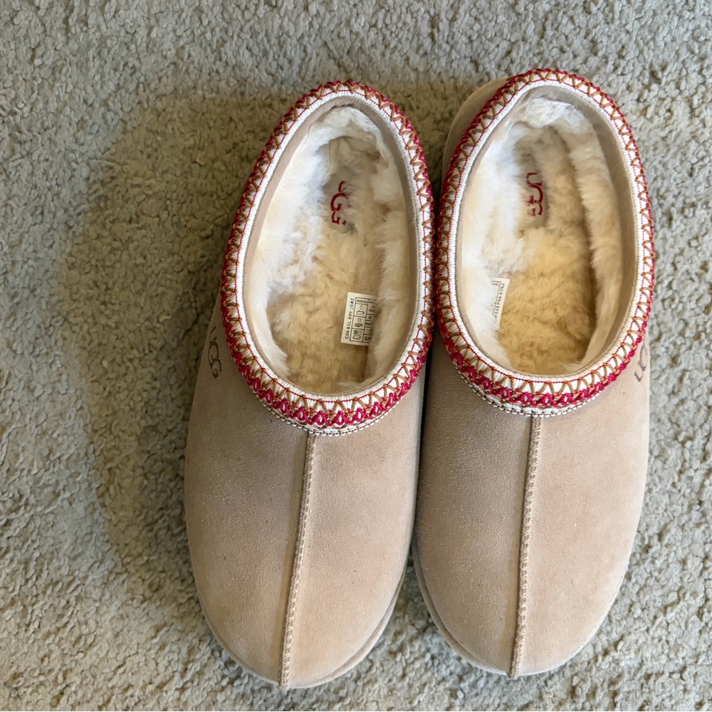 Ugg Tasman II in sand/ dark cherry